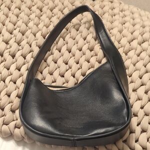 Elegant Black Leather Shoulder Bag